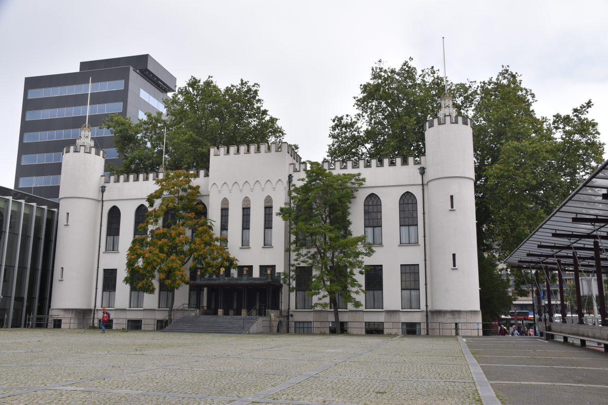 Paleis-Raadhuis, Paleizen