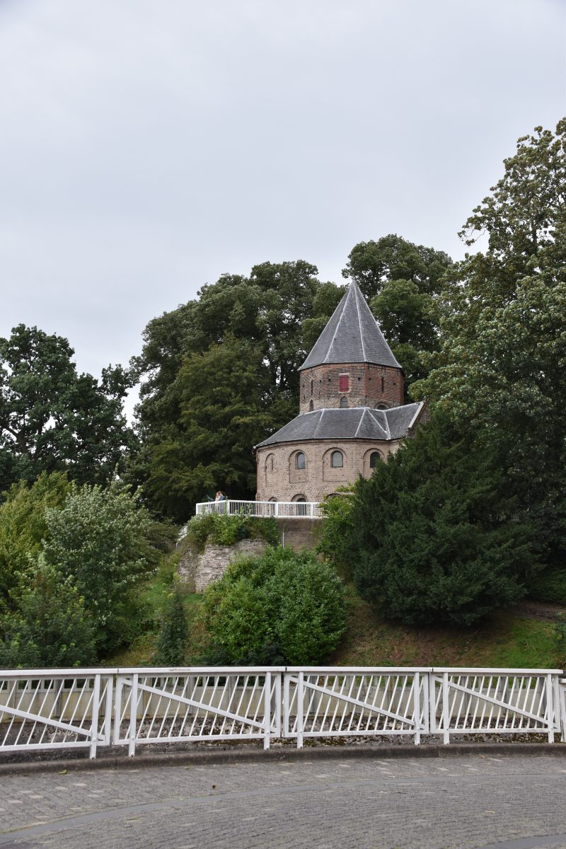 Sint-Nicolaaskapel, Kapellen