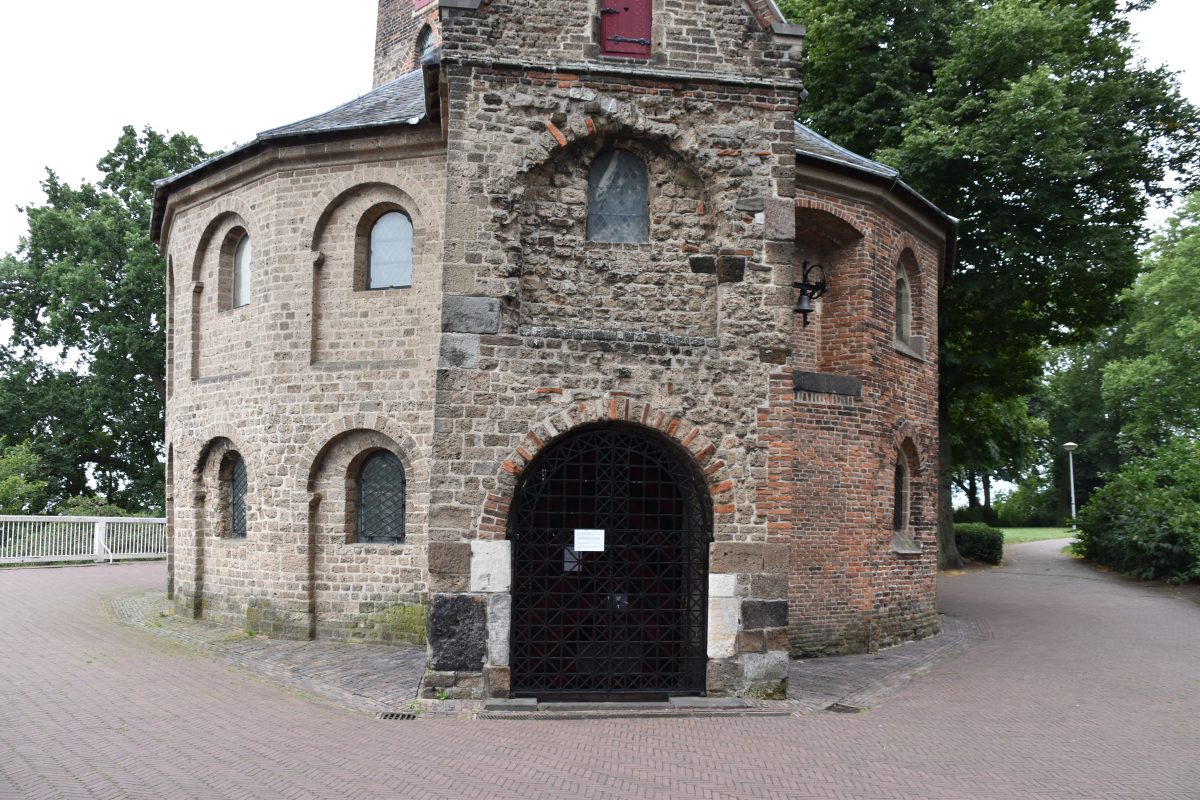 Sint-Nicolaaskapel, Kapellen