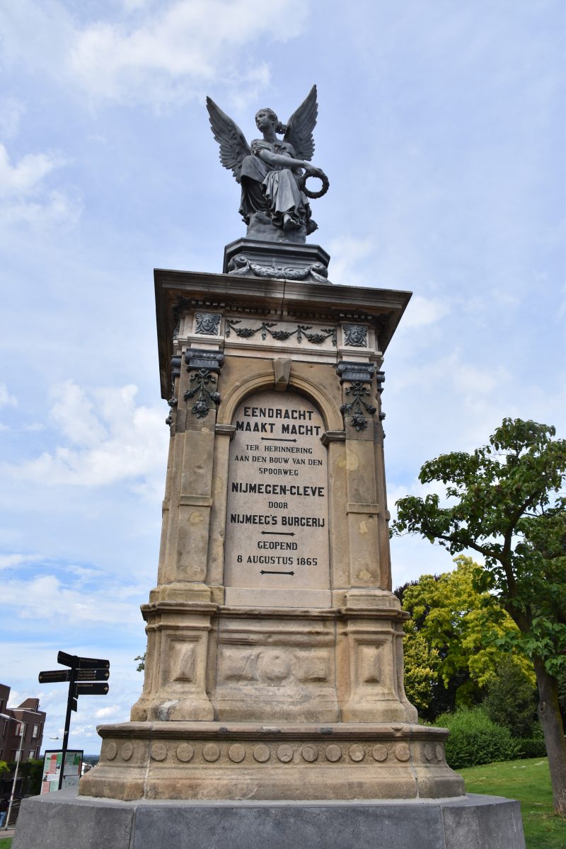 Spoorwegmonument, Monumenten