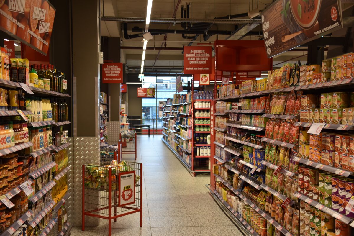 Supermarktschap, Supermarkten