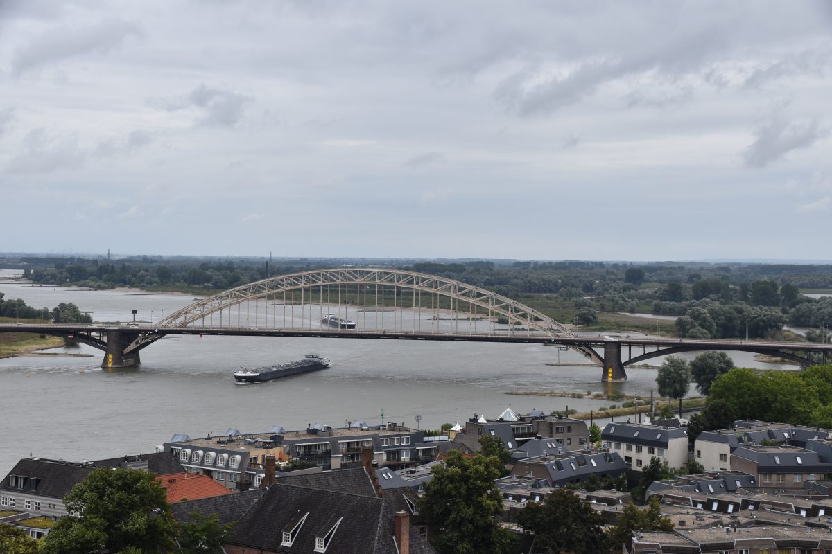 Waalbrug, Bruggen