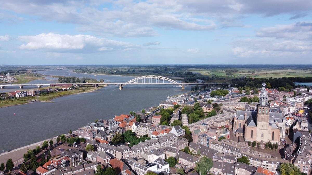 Waalbrug, Bruggen