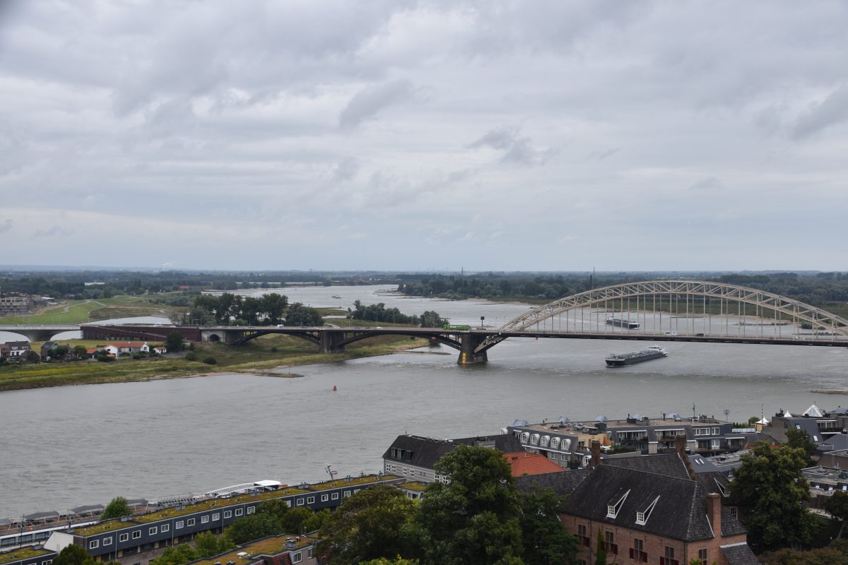 Waalbrug, Bruggen