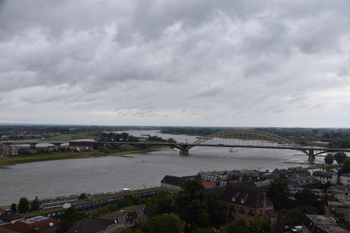 Waalbrug, Bruggen