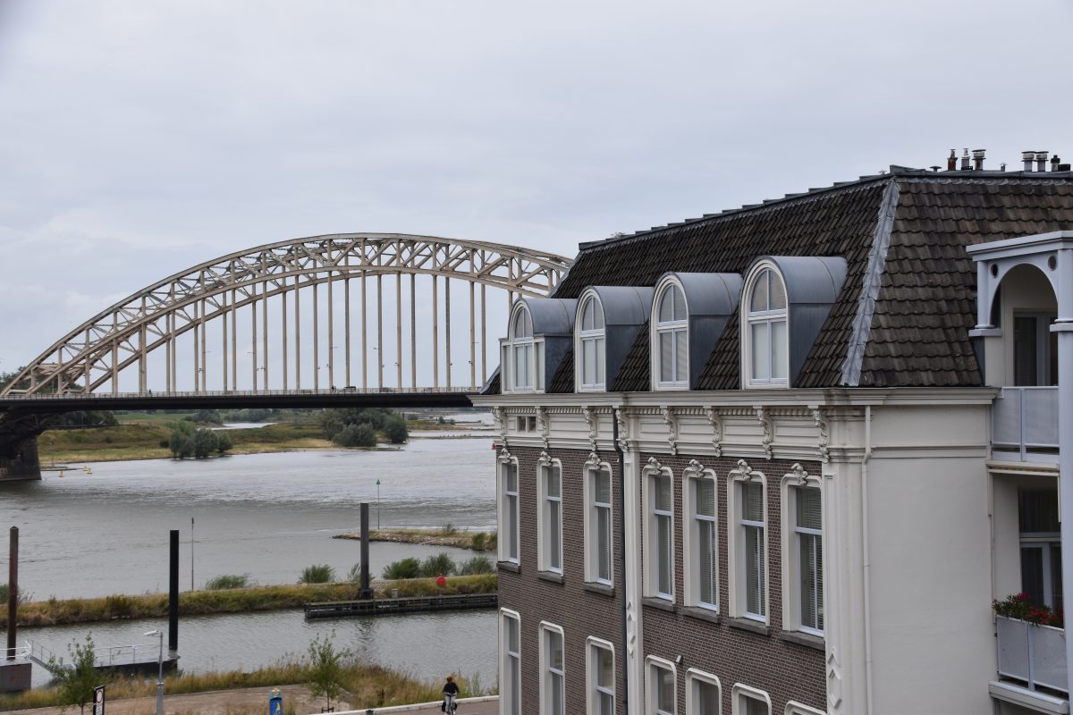 Waalbrug, Bruggen