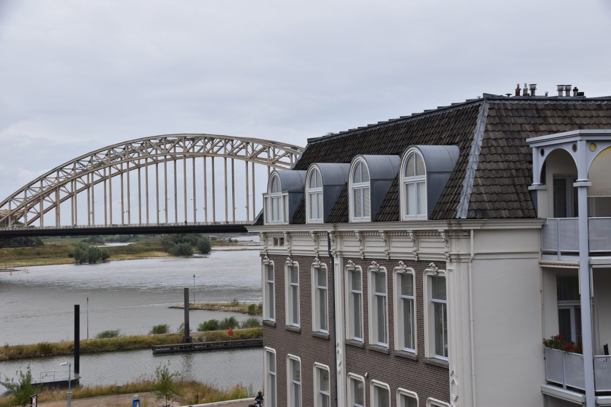 Waalbrug, Bruggen